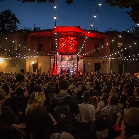 Downtown Forest & אכסניה *