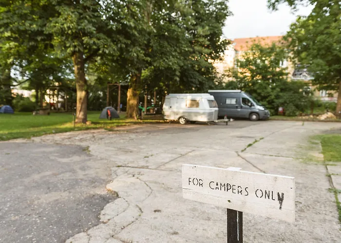 Downtown Forest & Hostel *